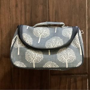 Cosmetic bag